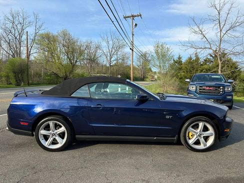 Used 2010 Ford Mustang GT RWD image 14