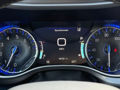 Used 2025 Chrysler Pacifica Select FWD image 43