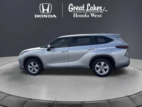 Used 2024 Toyota Highlander LE AWD/4WD image 14