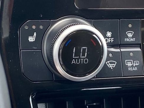 Used 2024 Toyota Highlander XLE image 22