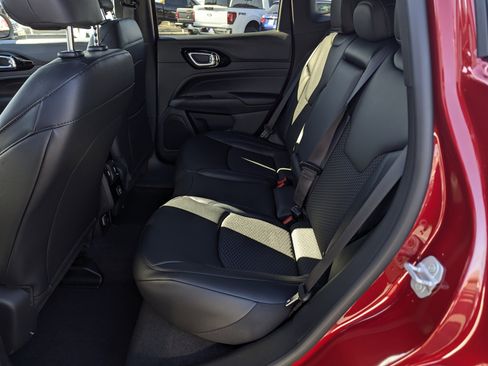 New 2026 Jeep Compass Latitude image 8