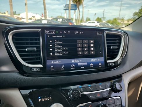 Used 2023 Chrysler Pacifica Touring-L FWD image 24