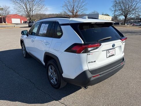 Used 2022 Toyota RAV4 XLE image 3