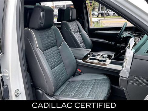 Certified 2025 Cadillac Escalade ESV Sport Platinum AWD/4WD image 9