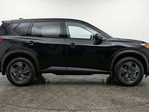 Used 2025 Nissan Rogue SV FWD image 11