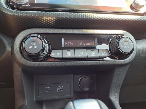 Used 2022 Nissan Kicks SV FWD image 8