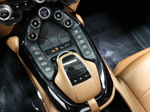 Used 2019 Aston Martin V8 Vantage Coupe RWD image 42