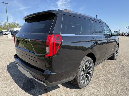 New 2026 Ford Expedition Platinum image 5
