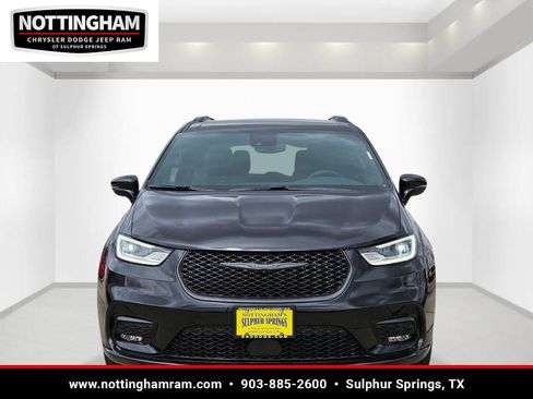 New 2026 Chrysler Pacifica Select w/ S Appearance Package image 2