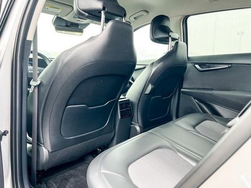 Used 2024 Kia Niro EX image 10