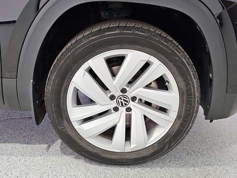 Certified 2023 Volkswagen Atlas Cross Sport SE w/ Panoramic Sunroof Package FWD image 5