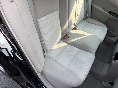 Used 2017 Toyota Camry LE FWD image 29