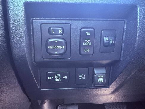 Used 2019 Toyota Tundra SR5 AWD/4WD image 34