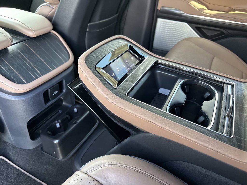 New 2027 Lincoln Navigator Black Label AWD/4WD image 17