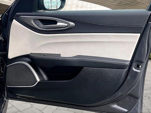 Used 2020 Alfa Romeo Giulia w/ Quick Order Package 22K Sport image 18