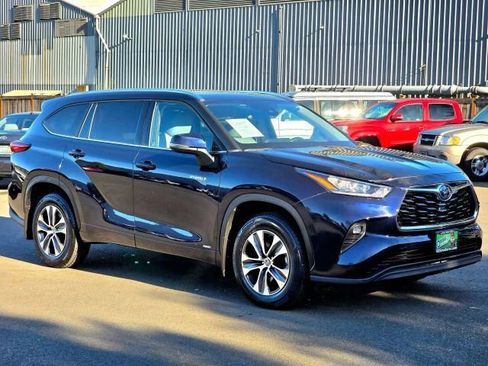 Used 2020 Toyota Highlander XLE image 1