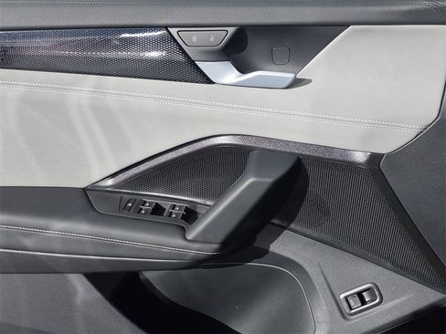 New 2026 Volkswagen Tiguan SE R-Line image 3