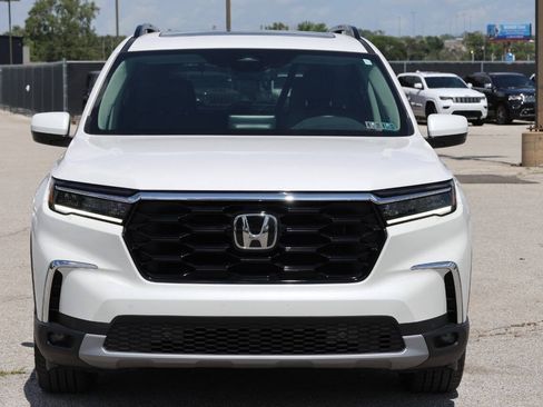 Used 2024 Honda Pilot Touring image 5