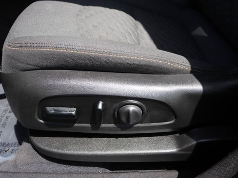 Used 2021 Chevrolet Equinox LT FWD image 44