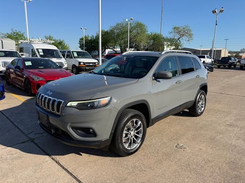 Used 2021 Jeep Cherokee Latitude Lux w/ Comfort/Convenience Group image 1