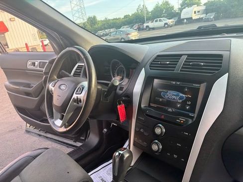 Used 2015 Ford Explorer XLT w/ Equipment Group 202B AWD/4WD image 24
