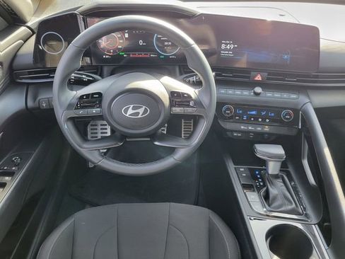Certified 2025 Hyundai Elantra SEL image 4