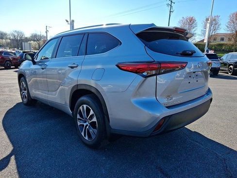 Used 2023 Toyota Highlander XLE image 4