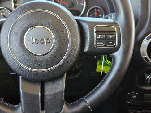 Used 2015 Jeep Wrangler Unlimited Rubicon w/ Connectivity Group AWD/4WD image 22
