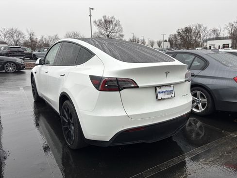 Used 2022 Tesla Model Y Long Range image 15
