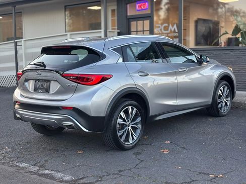 Used 2017 INFINITI QX30 AWD image 6