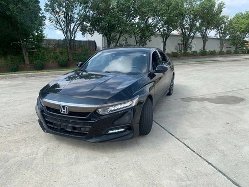 Used 2018 Honda Accord Sport image 2