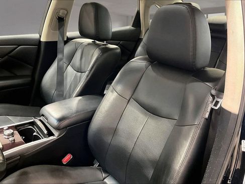 Used 2019 INFINITI Q70 Luxe image 21