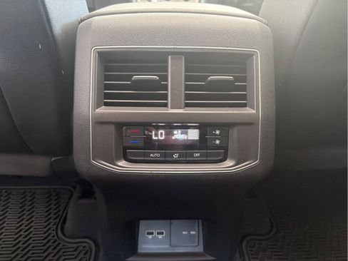 Used 2019 Volkswagen Atlas SEL R-Line FWD image 18