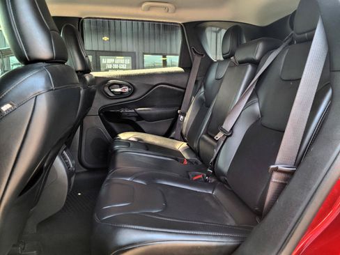 Used 2020 Jeep Cherokee Latitude Plus AWD/4WD image 13