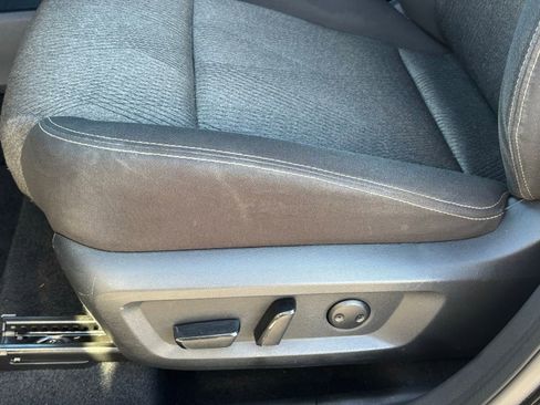 Used 2025 Nissan Rogue SV FWD image 15