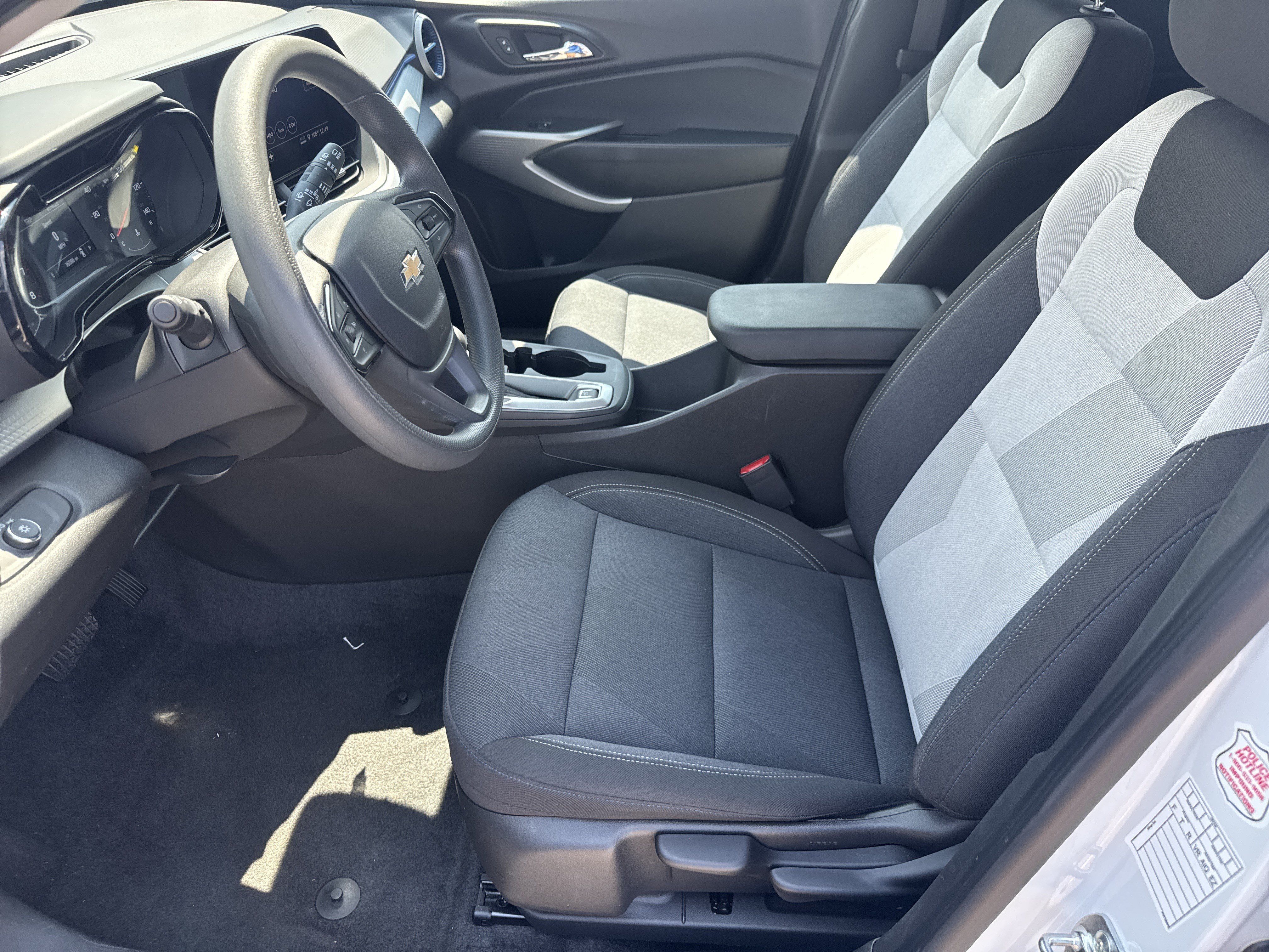 Used 2025 Chevrolet Trax LS FWD image 5