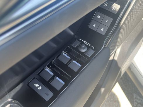 New 2026 Land Rover Range Rover Velar Dynamic SE image 22