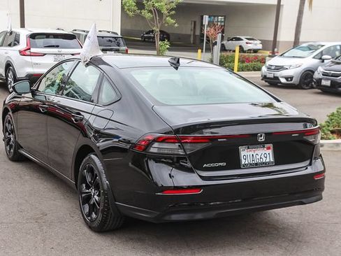 Used 2025 Honda Accord SE image 7