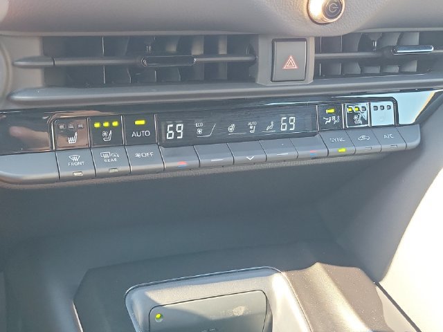 Used 2024 Toyota Crown Platinum AWD/4WD image 17