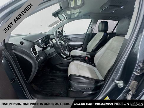 Used 2018 Chevrolet Trax LT w/ Driver Confidence Package image 19