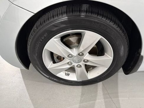 Used 2013 Hyundai Elantra GLS w/ Preferred Pkg FWD image 5