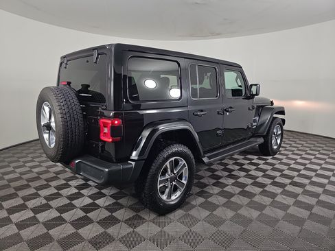 Used 2022 Jeep Wrangler Unlimited Sahara w/ Cold Weather Group AWD/4WD image 30