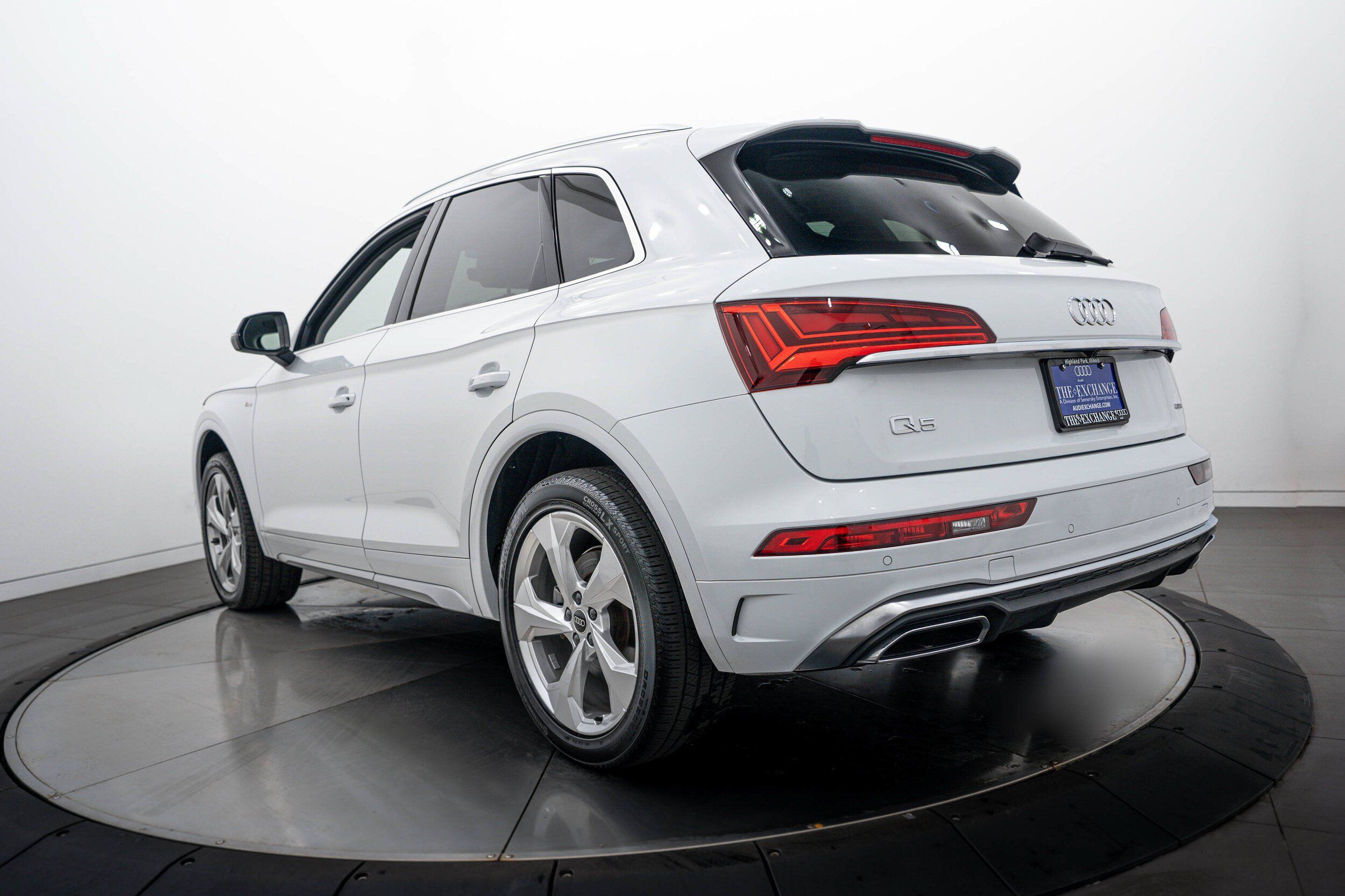 Used 2022 Audi Q5 2.0T Premium Plus w/ Premium Plus Package AWD/4WD image 5