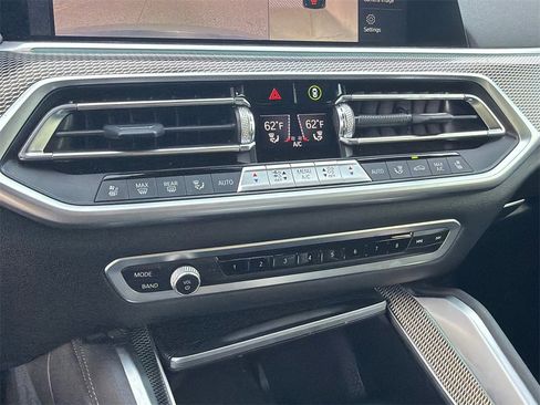 Used 2022 BMW X6 xDrive40i w/ Executive Package image 32