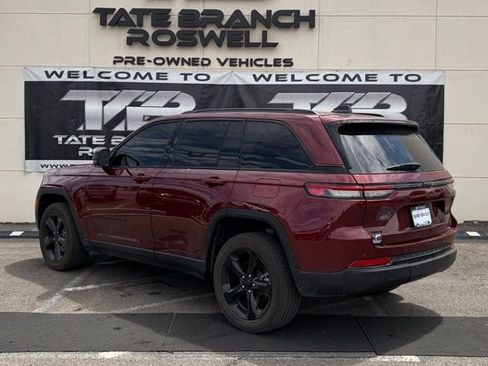 Used 2025 Jeep Grand Cherokee Altitude AWD/4WD image 10