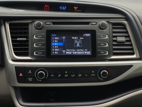 Used 2019 Toyota Highlander LE image 15