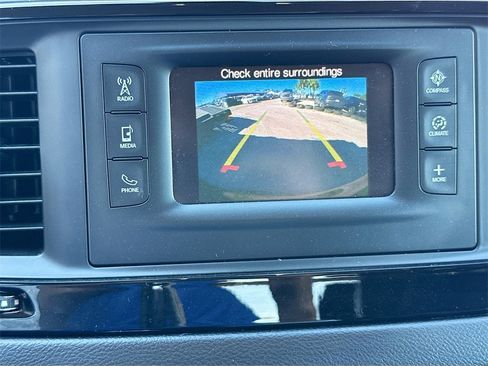 Used 2017 Chrysler Pacifica Touring-L image 14