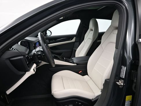 Used 2025 Porsche Panamera image 5