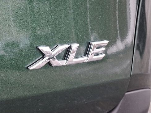 Used 2025 Toyota Sienna XLE image 25