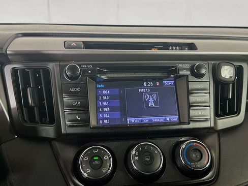 Used 2018 Toyota RAV4 LE FWD image 19